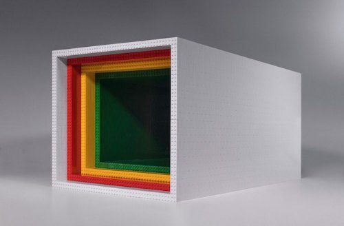 Журнальный столик из более чем 10 тысяч кирпичиков LEGO