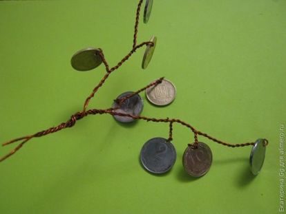 Мастерим денежное дерево из монет и бисера