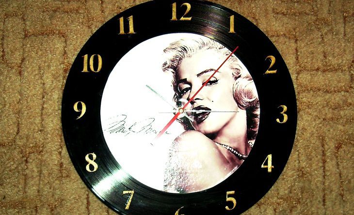 Часы из старых виниловых пластинок
