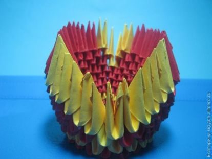 Подставка для телефона в технике модульного оригами