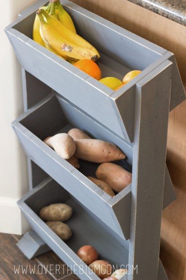 Вместительная подставка для хранения фруктов и овощей на кухне