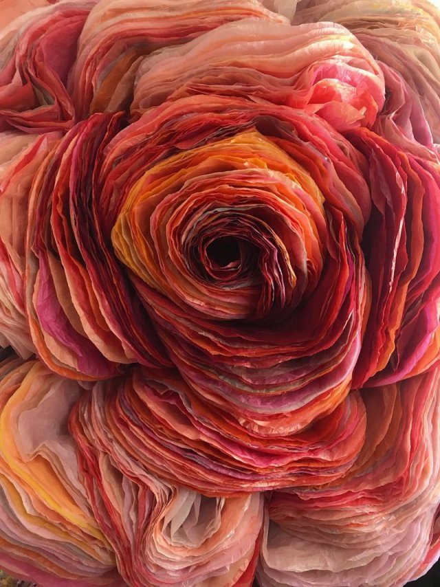 Невероятные бумажные цветы датской художницы