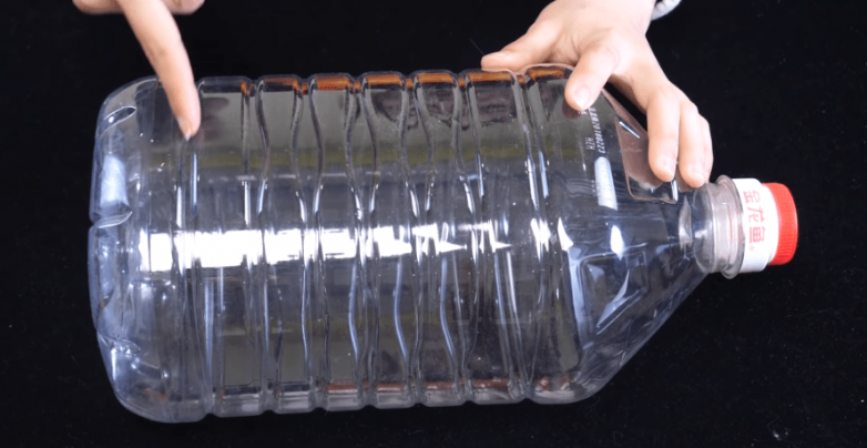 Практичный способ использования бутылей от воды
