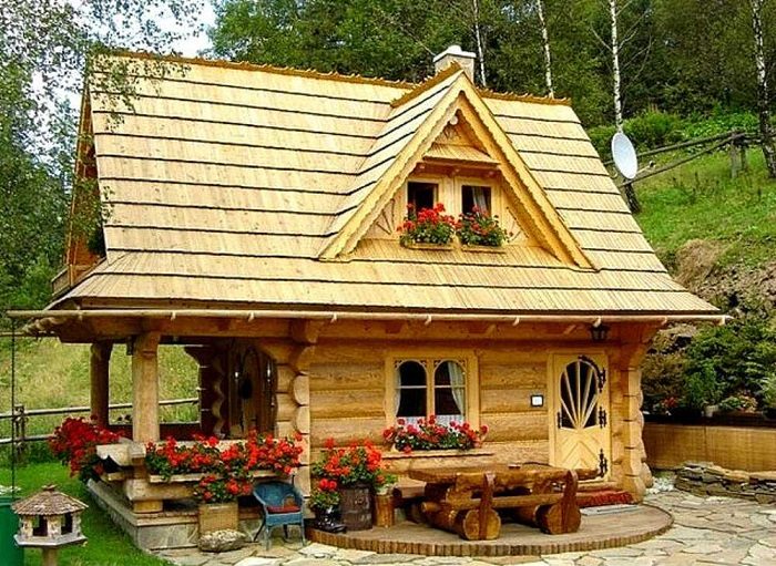 Крошечный бревенчатый дом