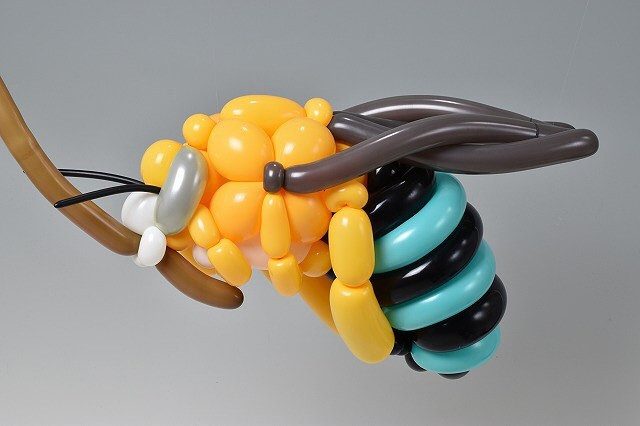 Невероятные скульптуры животных из воздушных шаров