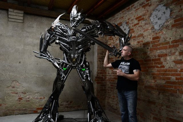 Невероятные металлические скульптуры Себастьяна Кухарского