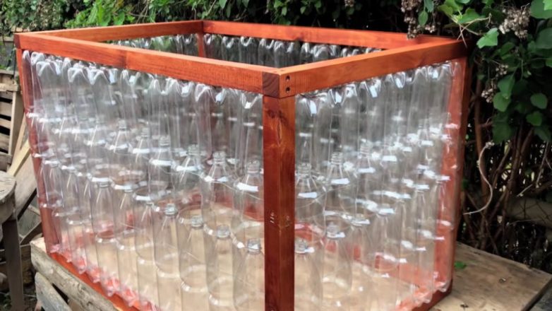 Полезная переработка пластиковых бутылок для огорода
