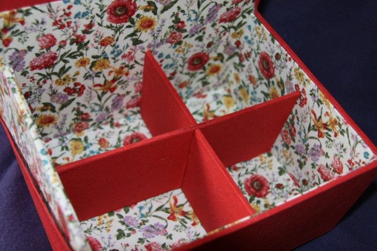 Переделка картонной коробочки в полочку, которая украсит любую комнату