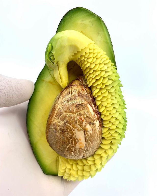 Резной авокадо