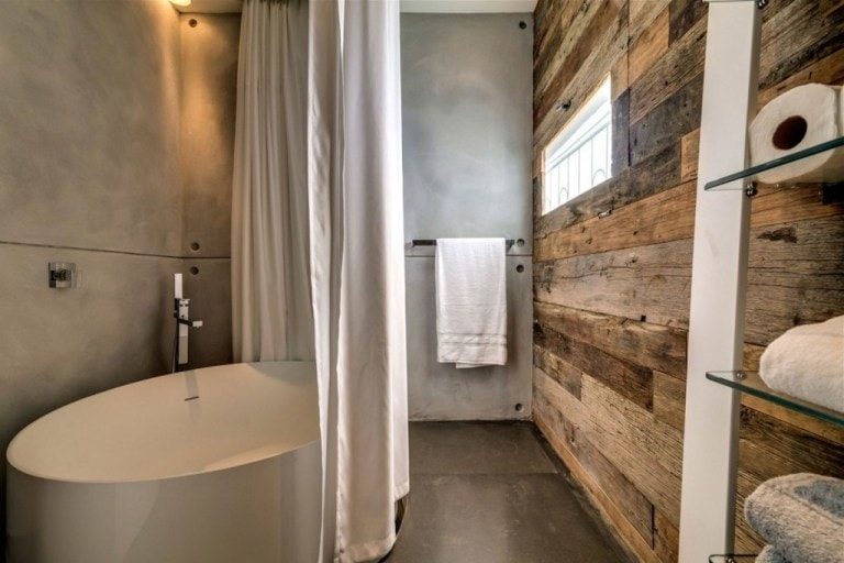 Идеи применения деревянных досок в ванной