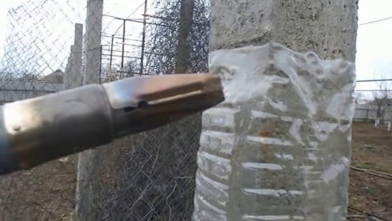 Забор для дачи из пластиковых бутылок