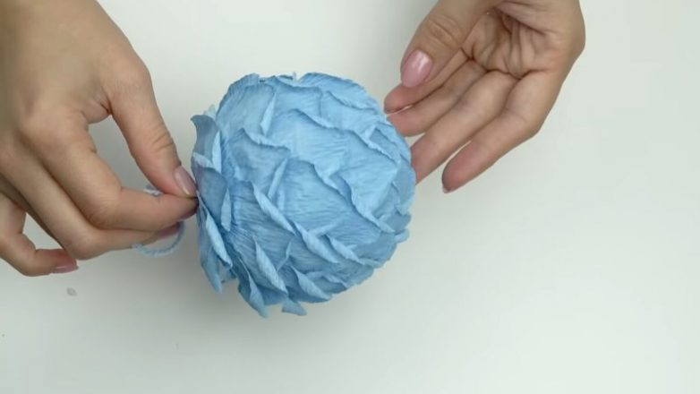 Необычные игрушки на ёлку из пенопластового шара