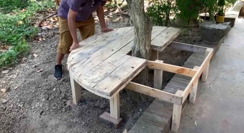 Как сделать круглую скамейку со столиком вокруг дерева