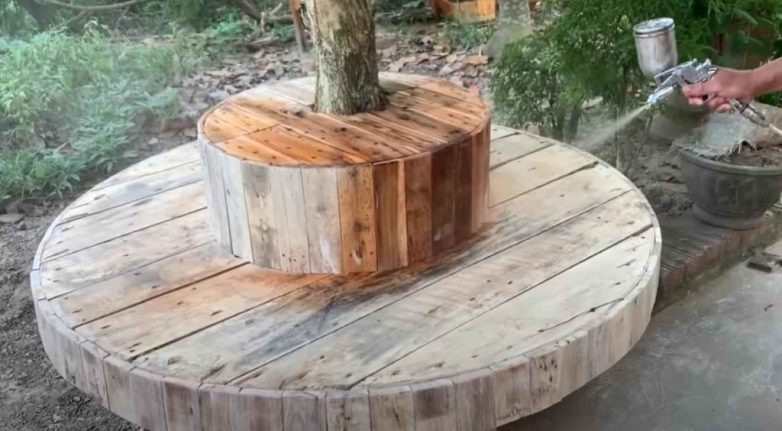 Как сделать круглую скамейку со столиком вокруг дерева