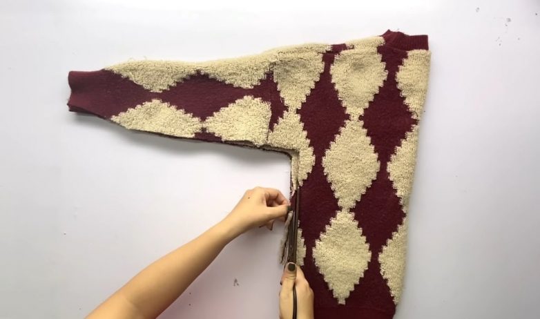 Трюк, который поможет моментально уменьшить размер свитера