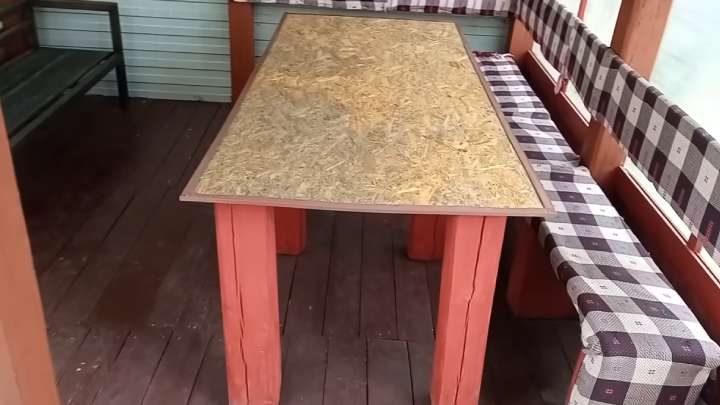 Преображение простого самодельного столика для дачи