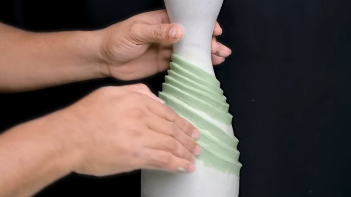 Ваза, которая выглядит как керамическая из пластиковой бутылки