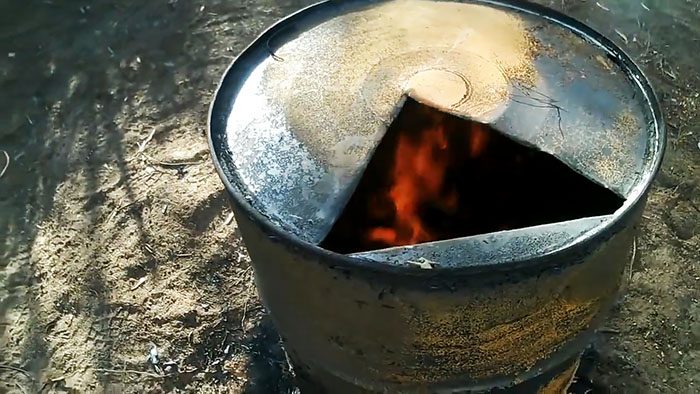 Как избавиться от пня при помощи 200-литровой бочки