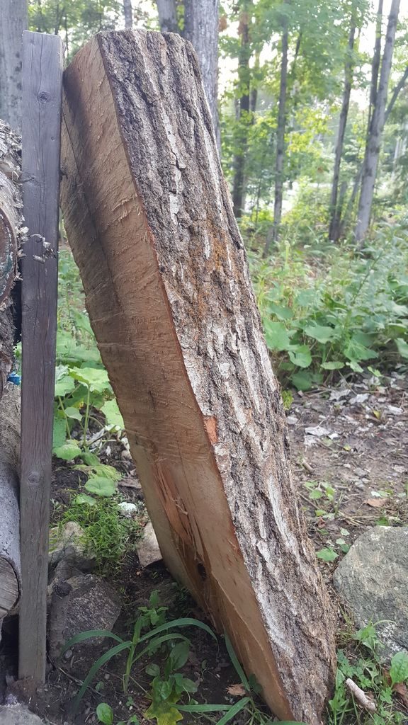 Интересная скамья из натурального дерева