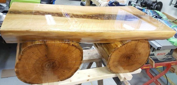 Интересная скамья из натурального дерева