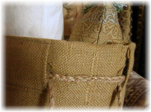Оригинальные поделки из мешковины для дома