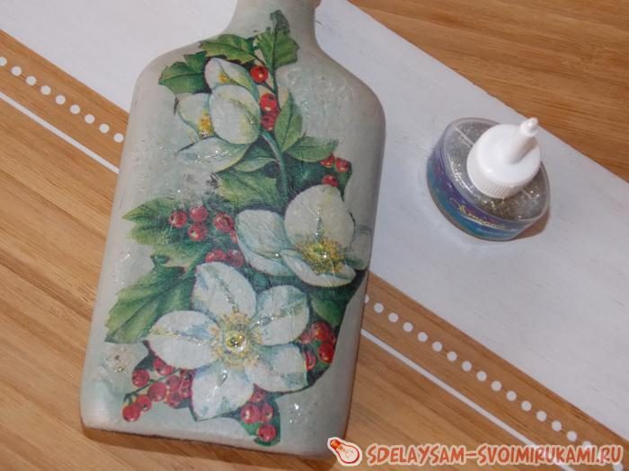 Декор бутылки в технике декупаж
