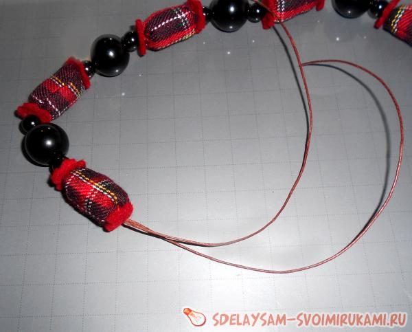 Красивые бусы из ткани