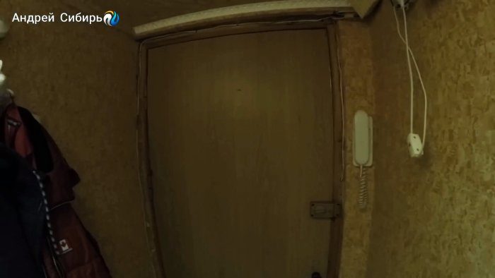 Как самостоятельно обновить старую дверь