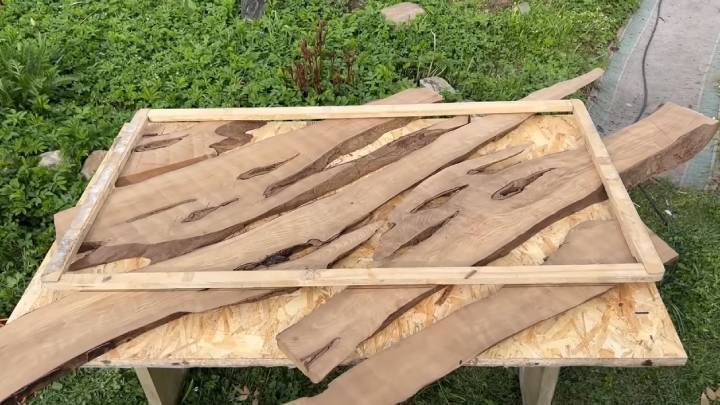 Дизайнерский столик из простых материалов
