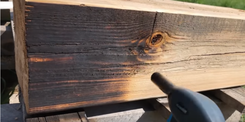 Стильный диван для дачи из остатков пиломатериалов