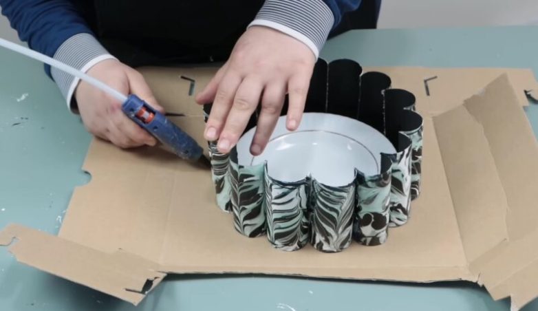 Стильная корзина из втулок