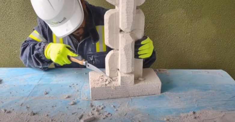 Подставка из камня под цветочный горшок