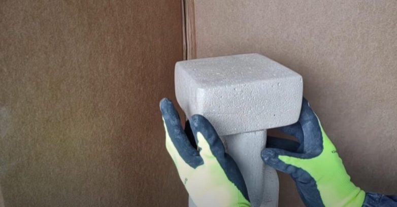 Подставка из камня под цветочный горшок