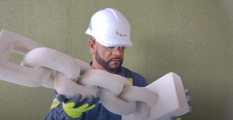 Подставка из камня под цветочный горшок