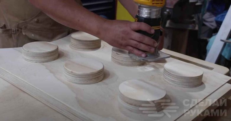 Детский стол из фанеры в стиле Лего