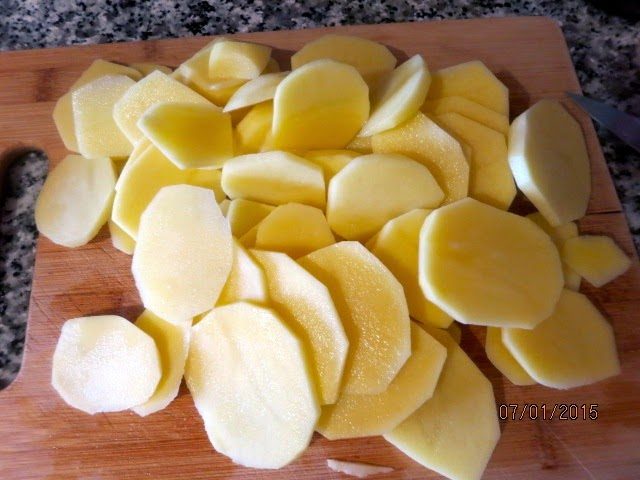 Картофельная запеканка с луком и сыром