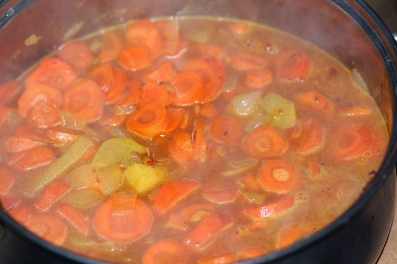 Морковно - имбирный крем суп с острым хрустящим нутом