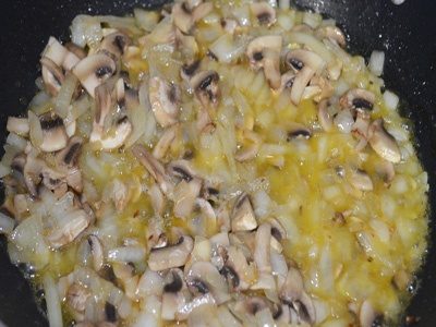 Сырный рулет с грибами и курицей