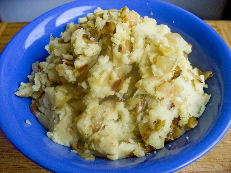 Колбаски с картофельным пюре