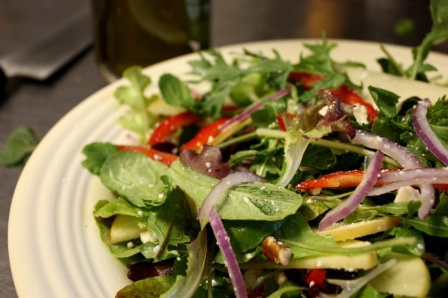 7 вкуснейших салатов без майонеза