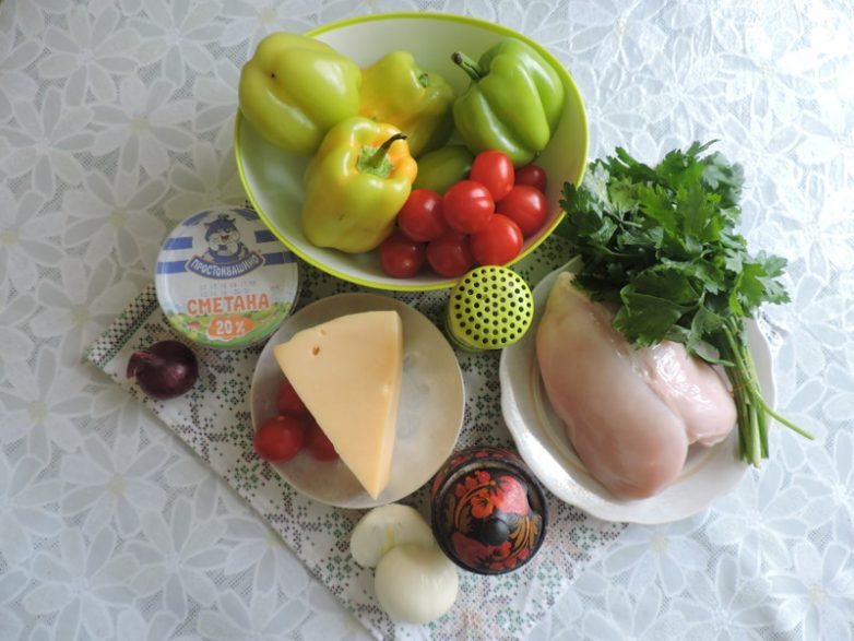 Перец фаршированный курицей с овощами
