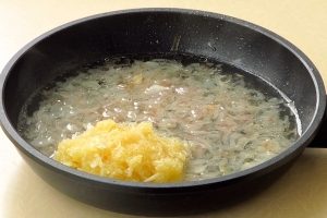 Томатный соус с луком и чесноком