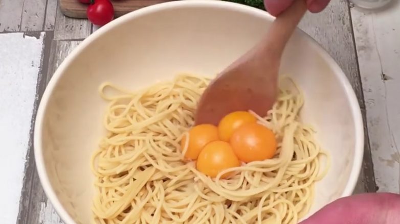 Роллы из спагетти с сыром