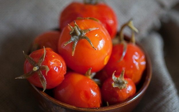 3 отличных рецепта малосольных помидоров