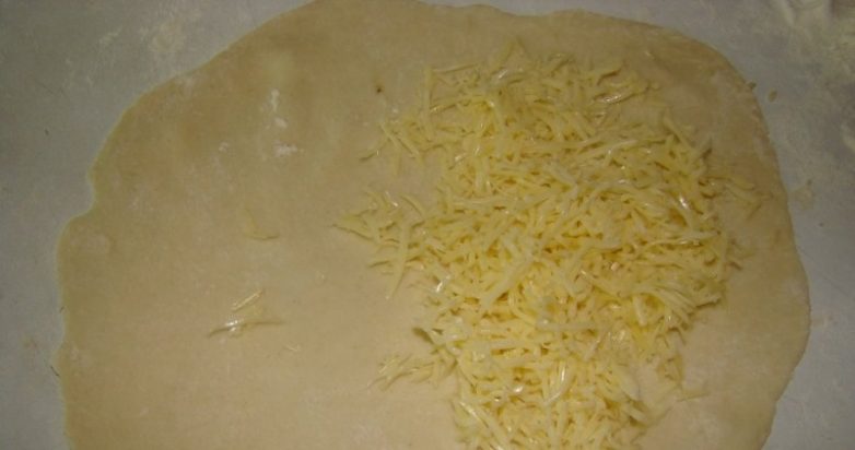 Лепешки с сыром на сковороде