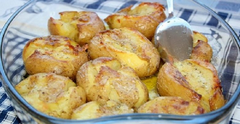 Мятая картошка в духовке по-португальски