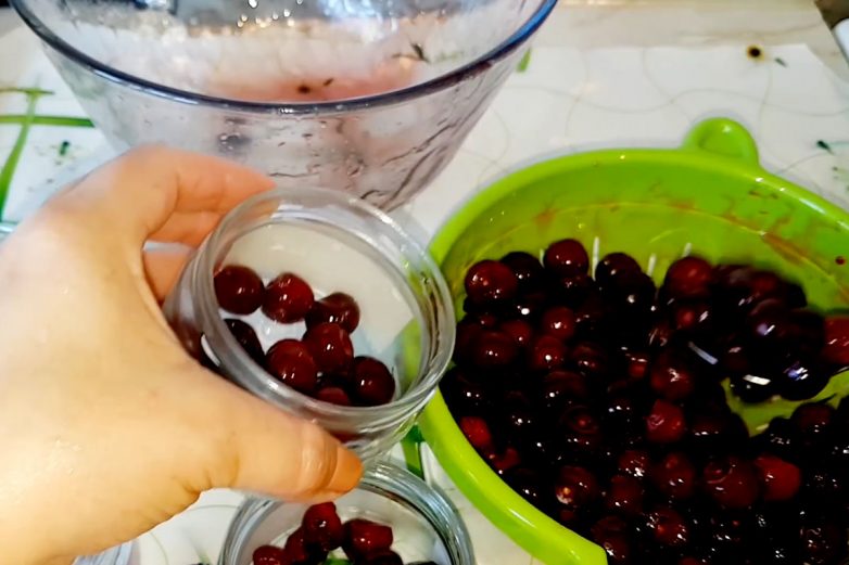 Рецепт вишневого варенья без утомительной варки ягод