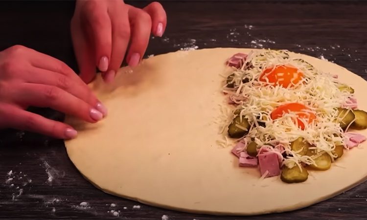 Пицца «Кальцоне» из простых ингредиентов