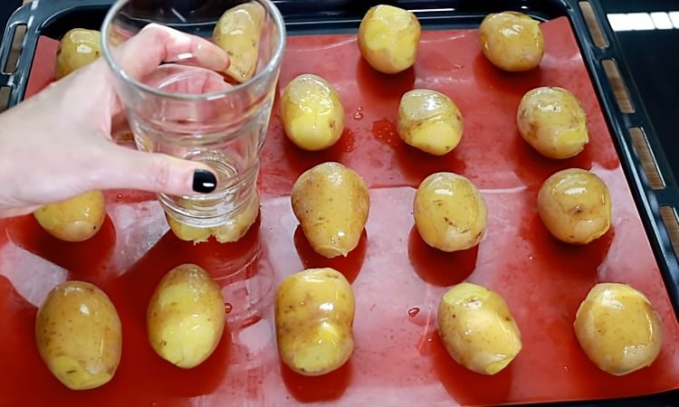 Давленая картошка в духовке