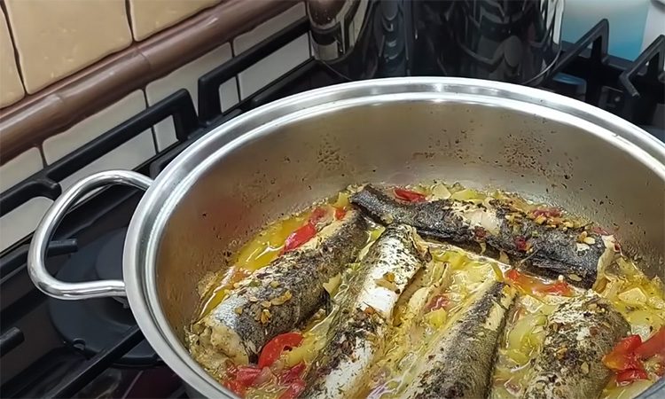 Вкусная рыба на сковородке